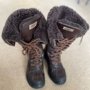 UGG ADIRONDACK TALL - BROWN